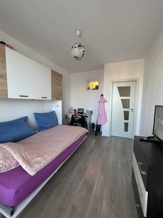 Тристаен Апартамент във Въстанически