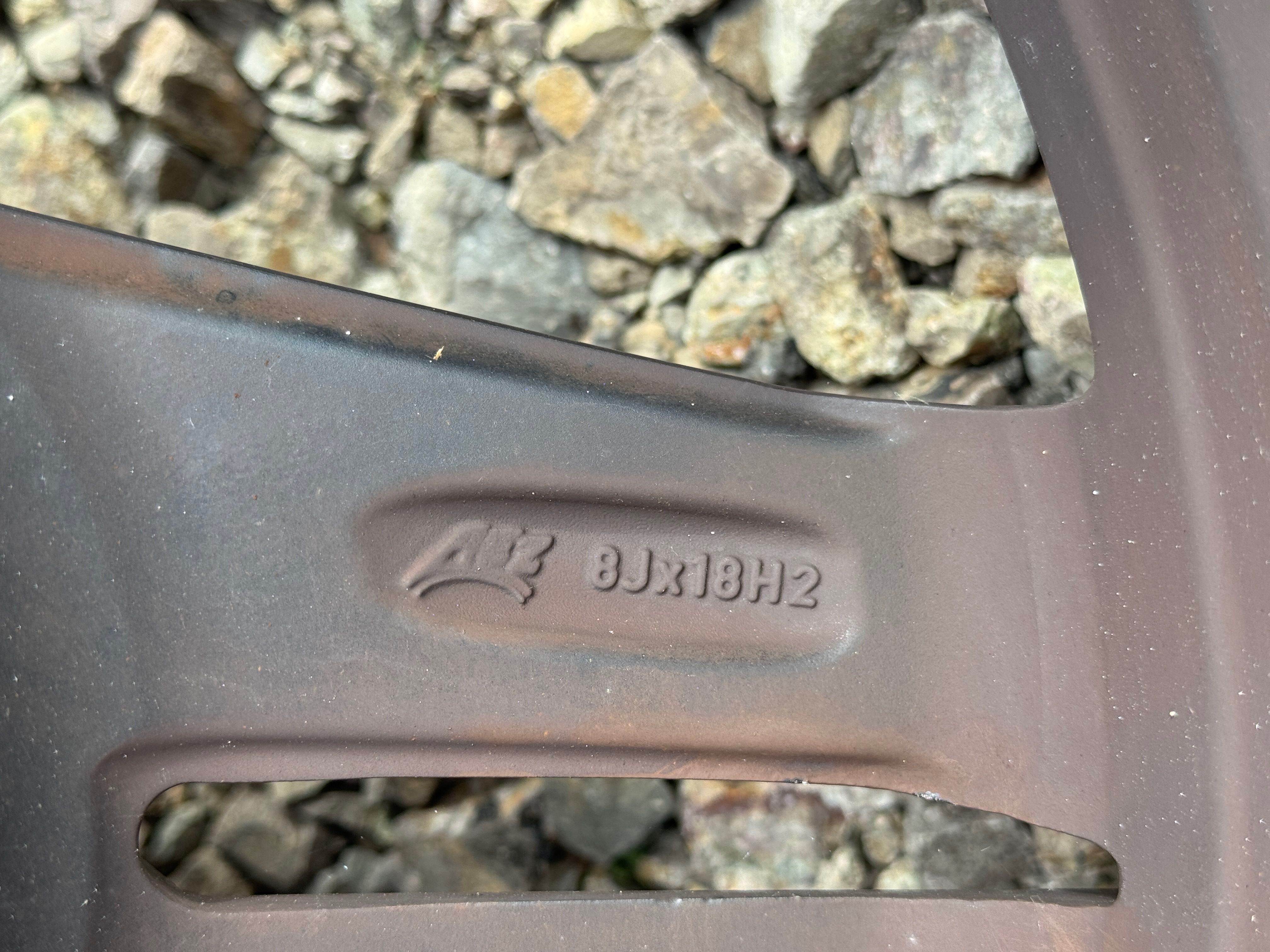 225 40 18 AEZ 5x114.3 Honda