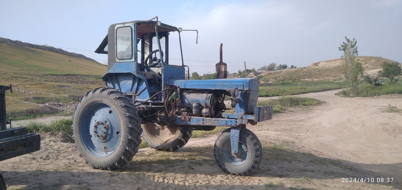 Traktor T28 sotiladi narxi 20 mln