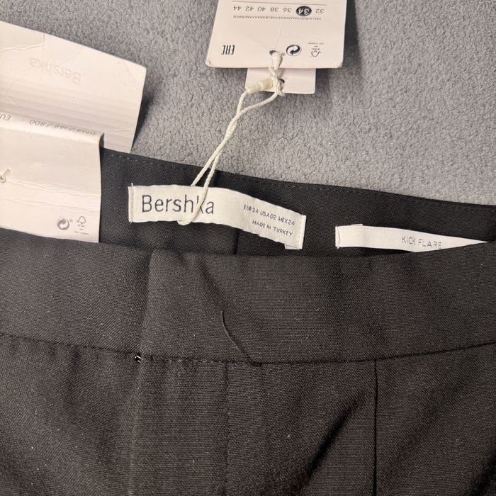 Pantaloni Bershka eleganți