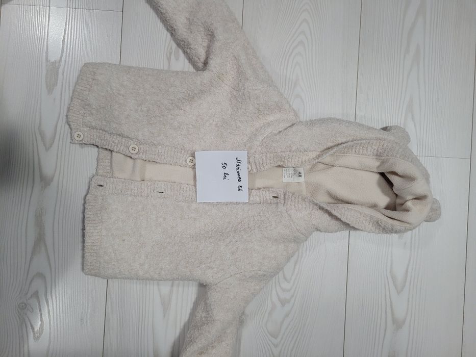 Vand haine mărimea 86,preț pe bucata
Nu asigur transport