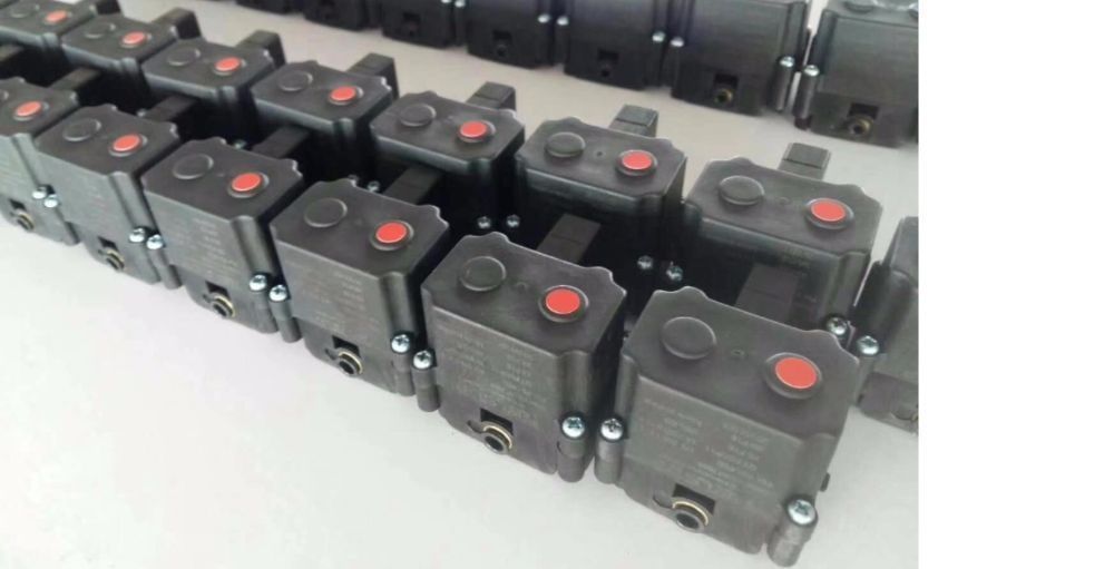 Compresor perne aer / Bloc de valve -BMW E61, NOU, Garantie