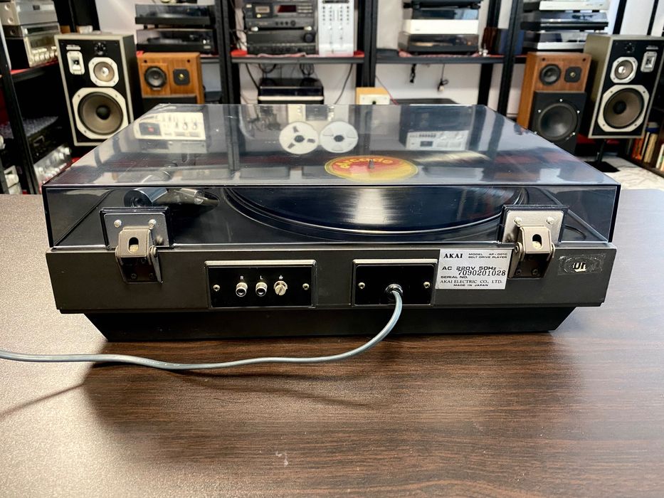 Vintage грамофон Akai