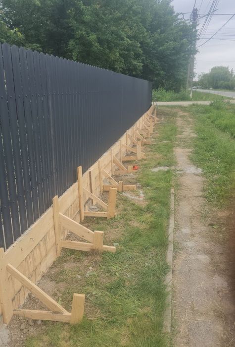 Meșter la garduri cu experiență în domeniul de peste 15 ani în constru