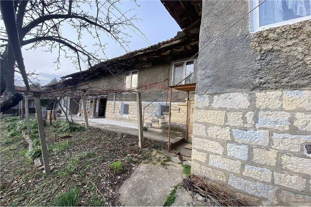 Продава се Къща в с. Ушинци, Област Разград - 100 кв.м за 434 €/кв.м - Снимка #2