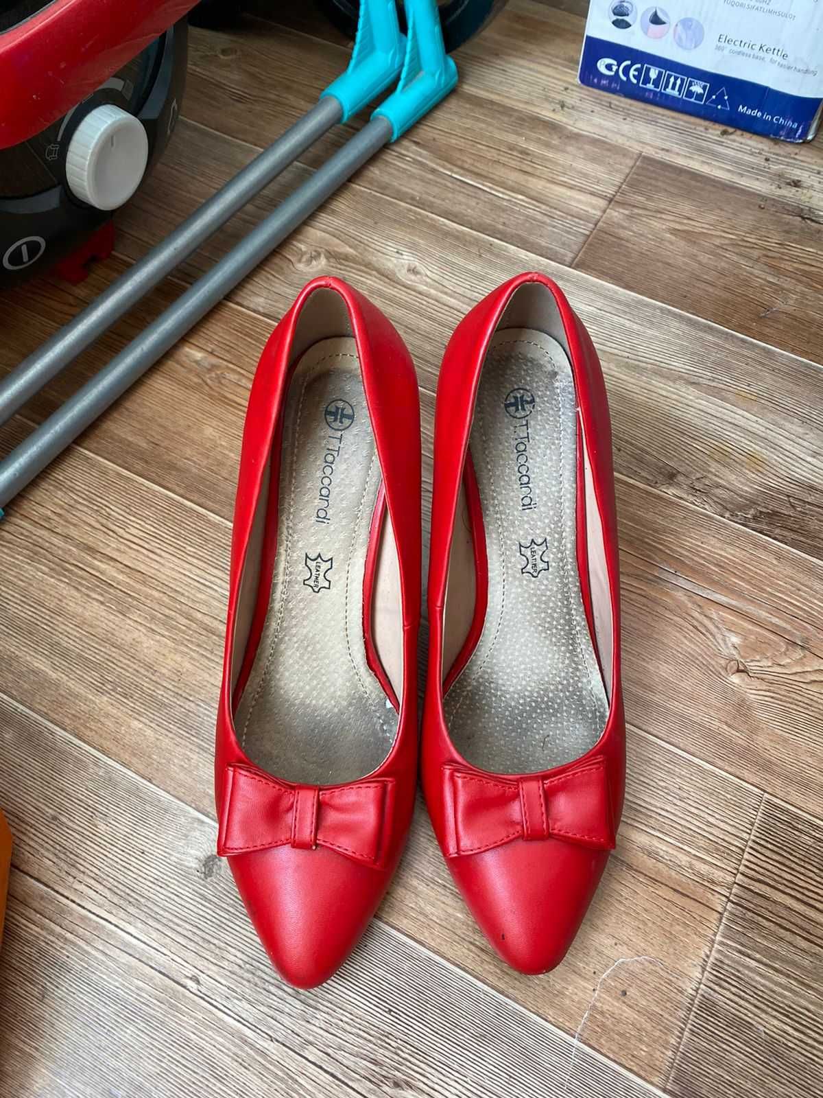 Женская обувь ( туфли, сапоги) размер все 39