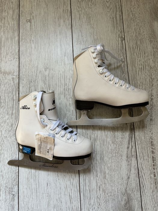 Фигурные коньки кожаные НОВЫЕ