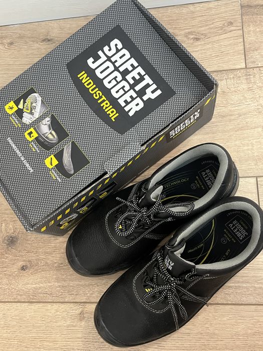 Продаю кроссовки Safety Jogger industrial.