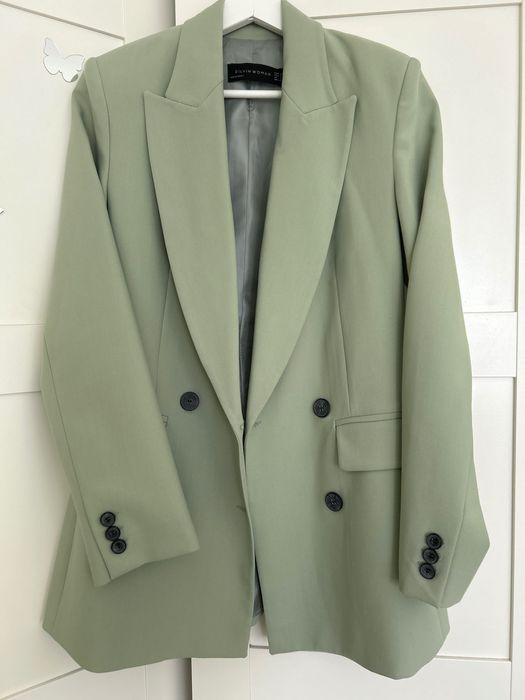 Блейзър в бледо зелено