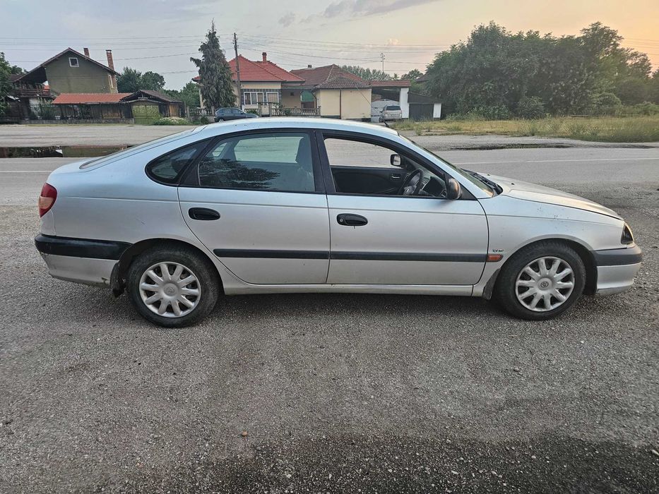 Toyota Avensis на части