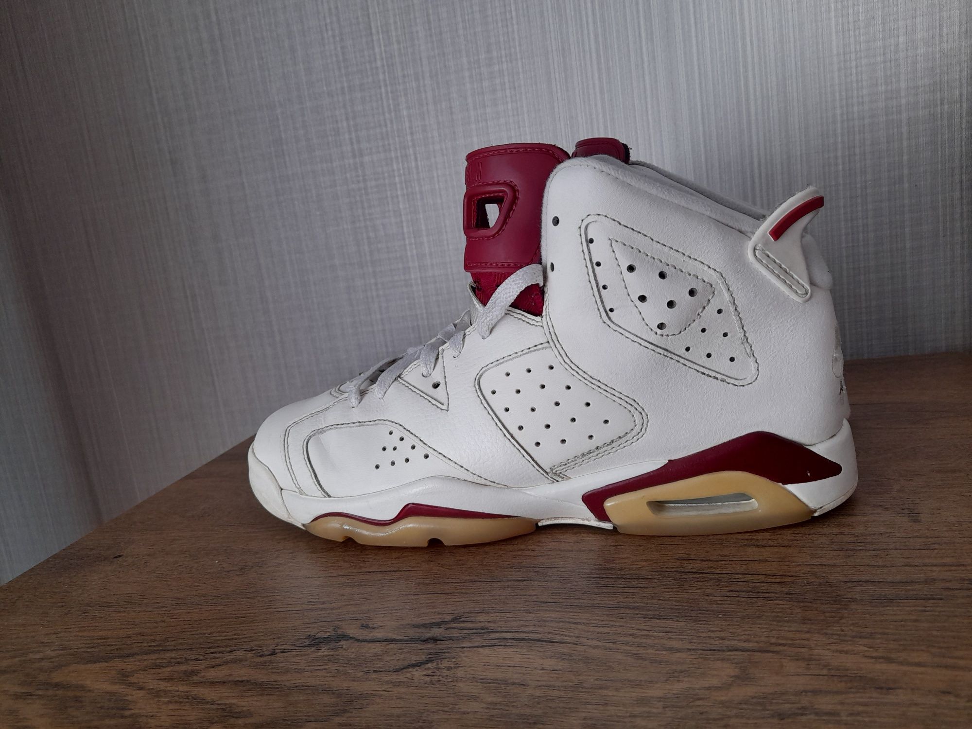 Jordan Air Retro 6 кецове 40 номер.