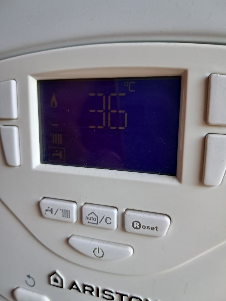 Centrala Ariston Clas Evo 24 kw cu 3 ani de funcționare
