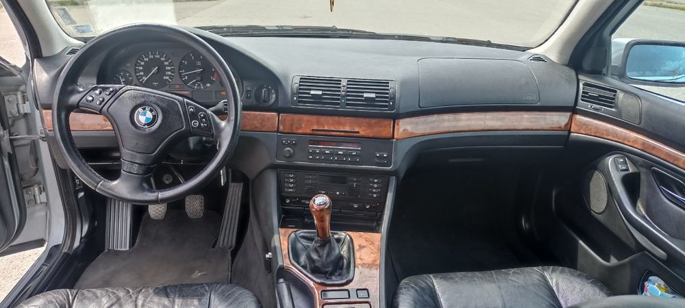 Продавам  BMW e39 520i