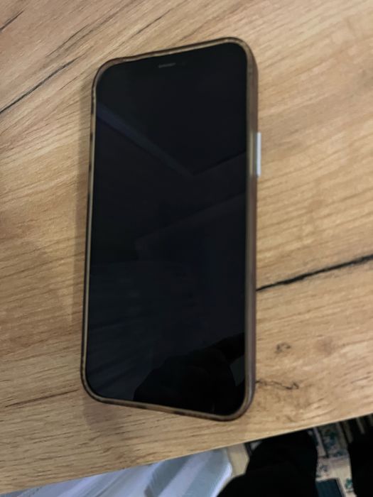 Продам айфон 12 все работает