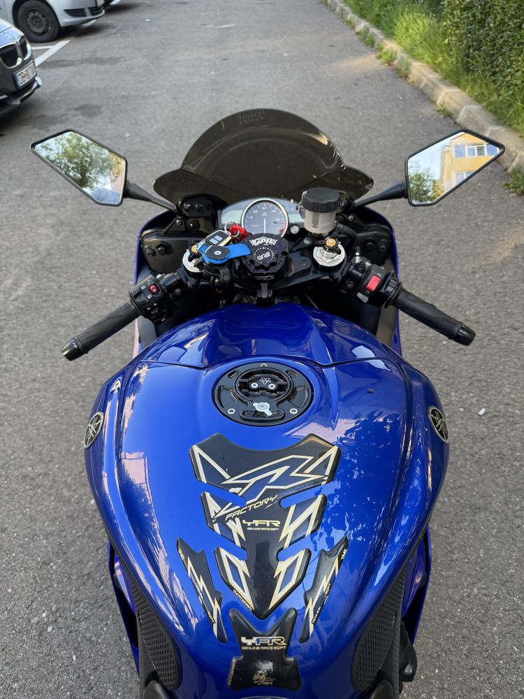 YAMAHA R6 (super sport)