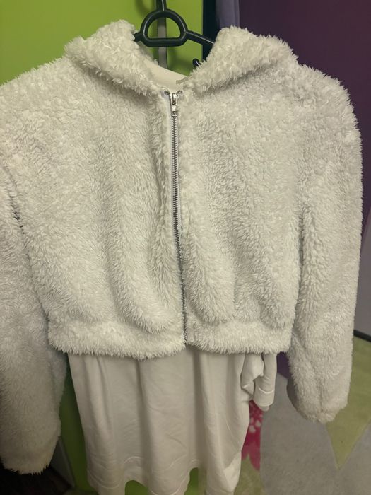 Късо бяло  пухено яке