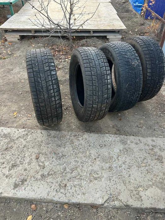 Комплект зимных покрышек/шины.