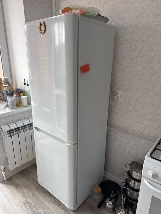 Продам холодильник бирюса высокий не маленький