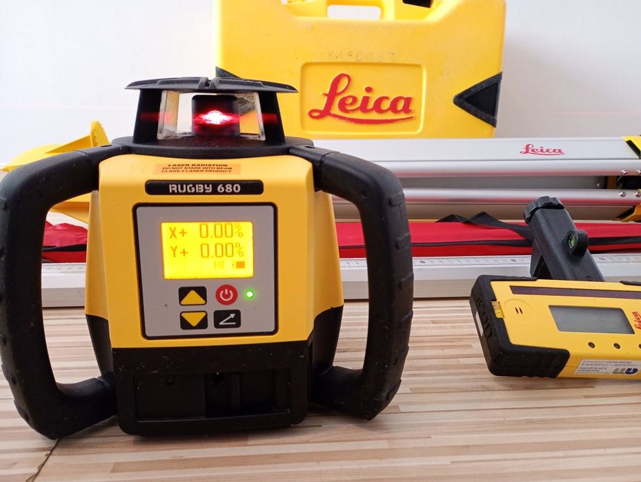 Nivelă laser Leica Rugby 680