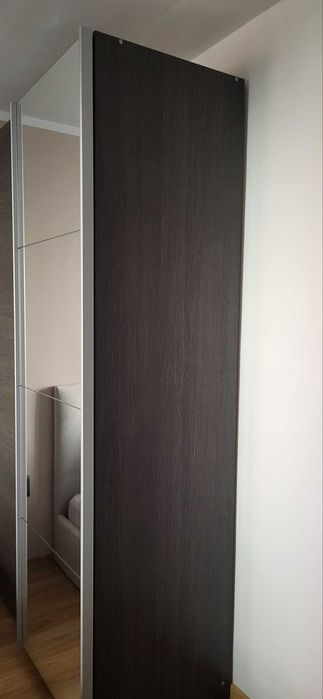 Гардероб с плъзгащи врати