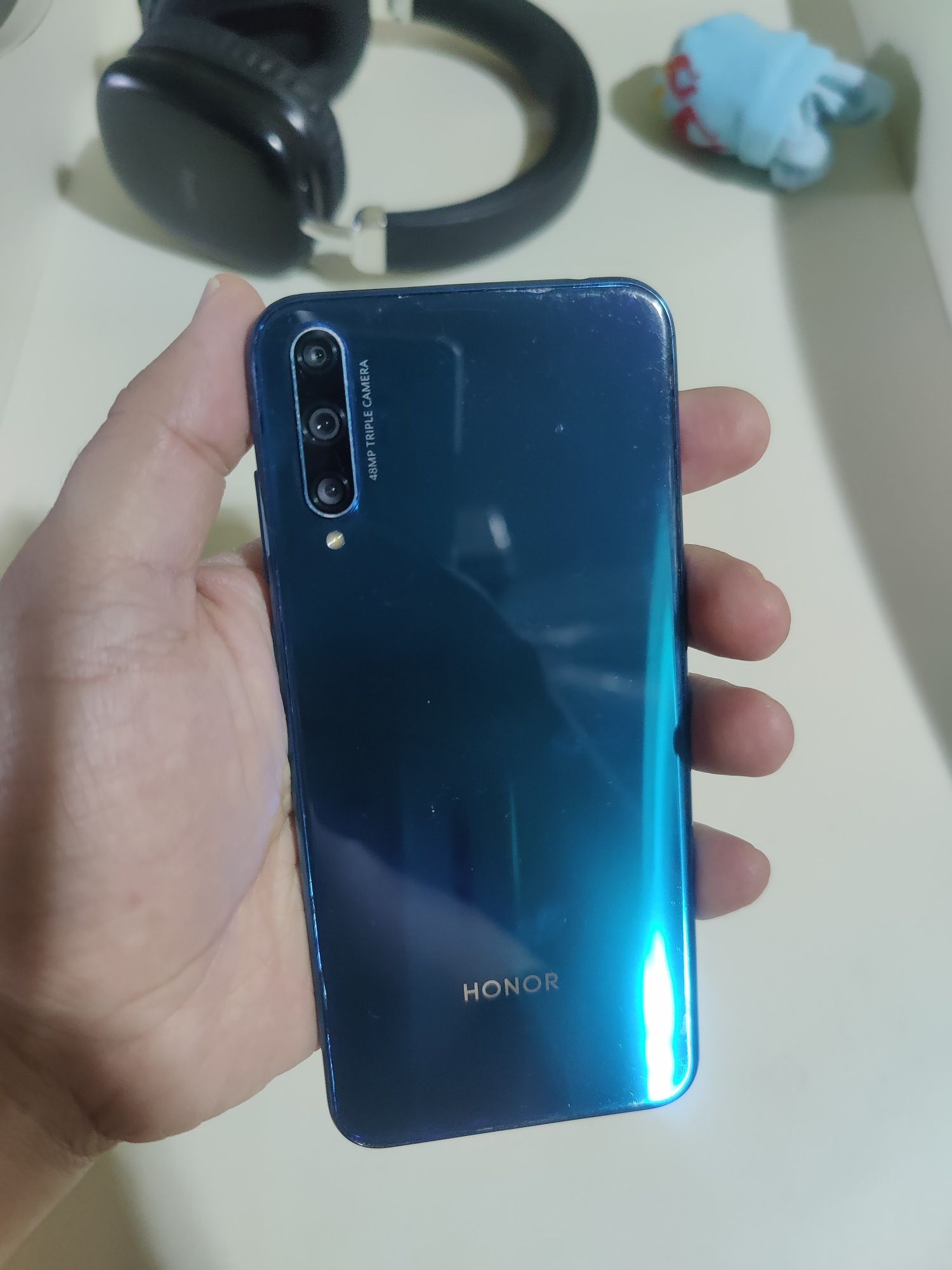 Honor P30 Lite сотилади айби симкарта яхши укимиябти