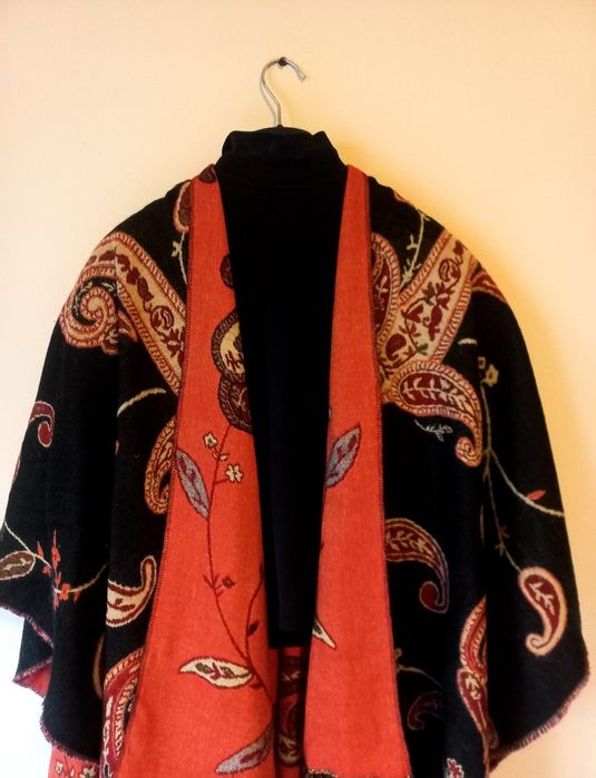 Poncho/șal cu doua fețe, din stofă moale din lana și acril