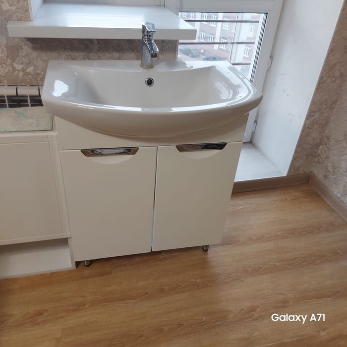 Продам раковину шкаф и зеркало