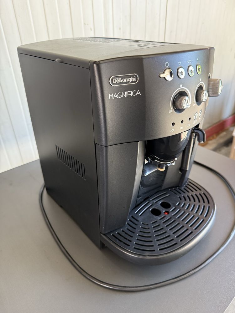 Кафемашина DeLonghi Magnifica кафе автомат