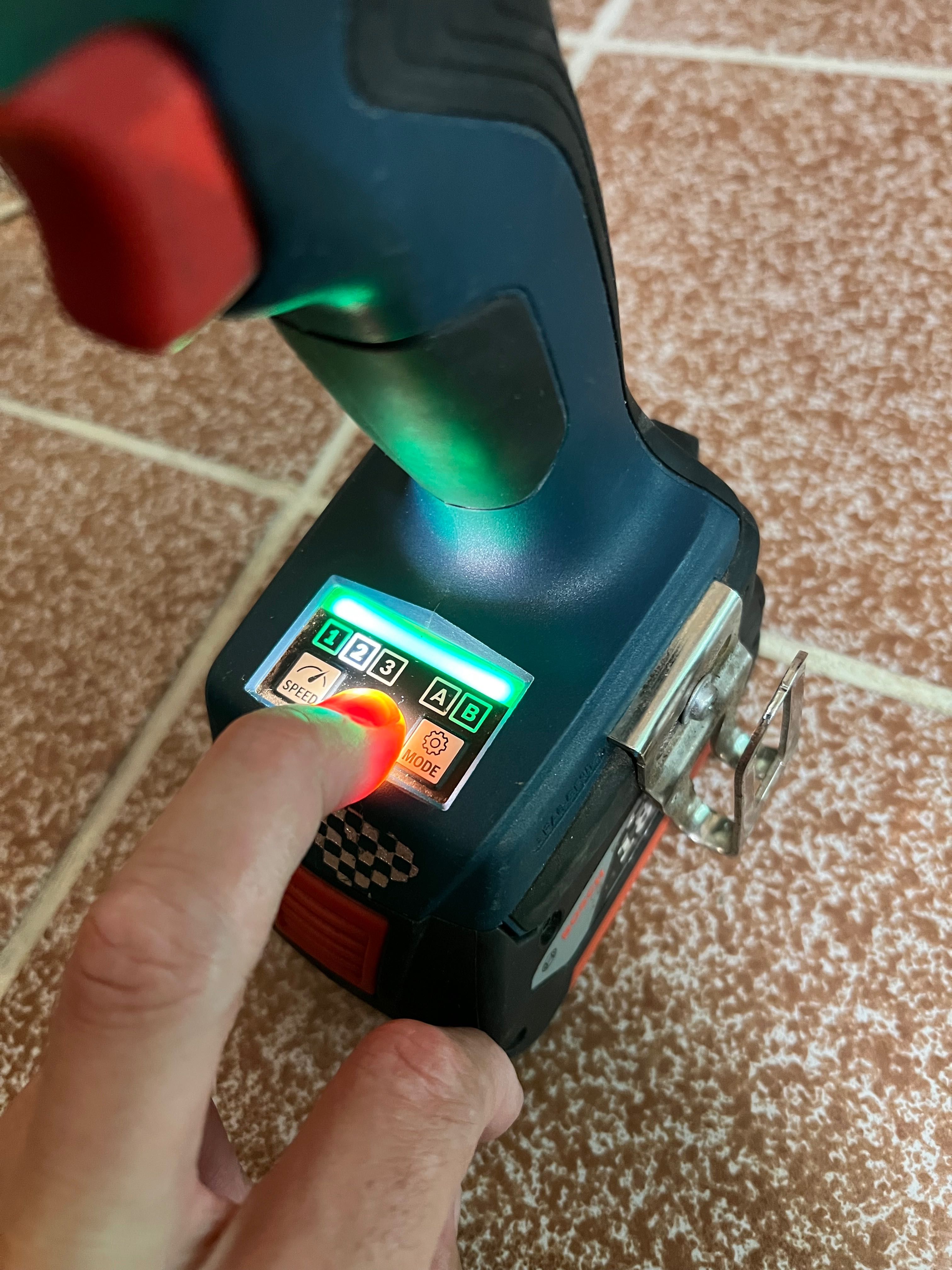 Безчетков акумулаторен гайковерт импакт Бош Bosch GDX 18V-210 C + 5А