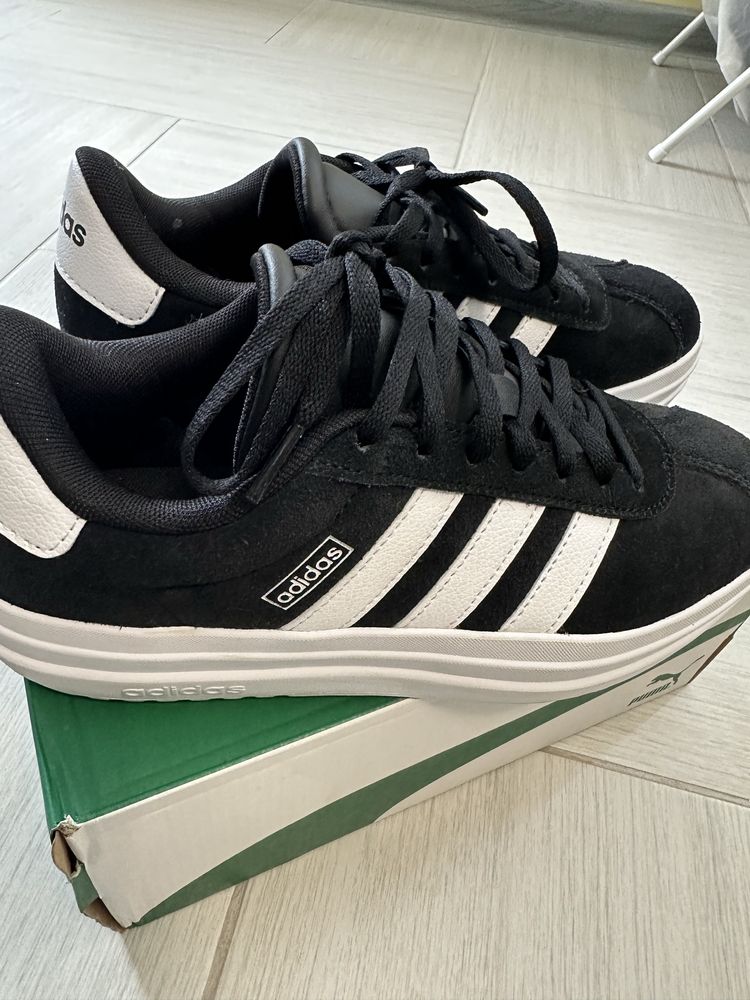 Adidas Court Bold