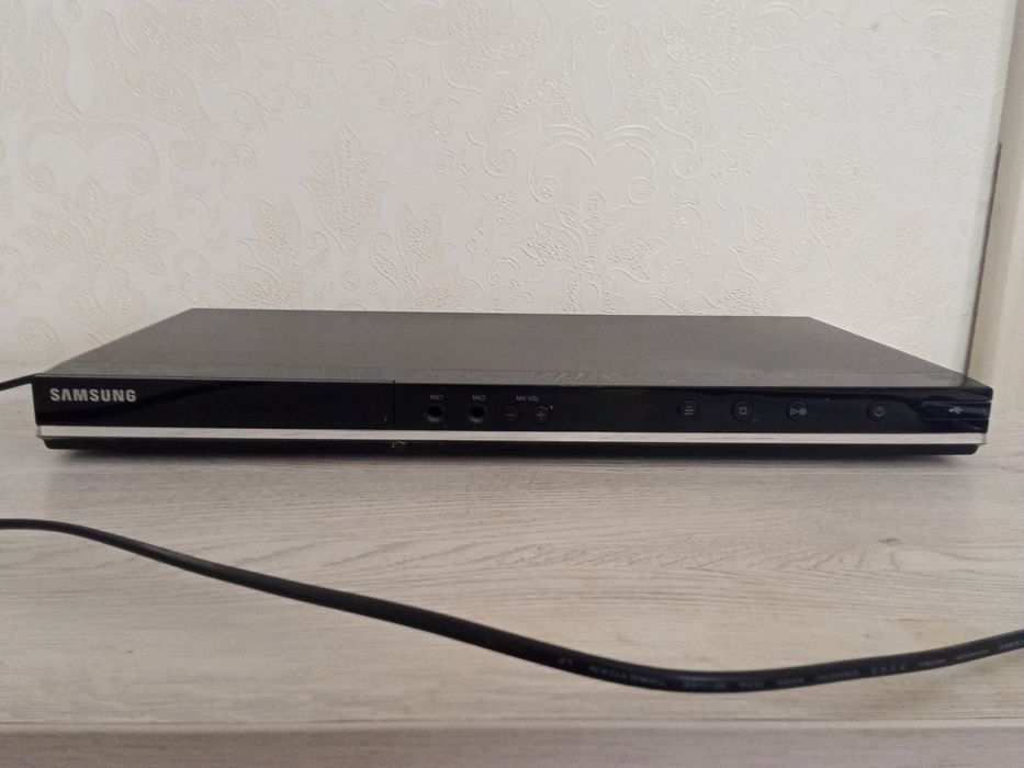 Рабочий CD-магнитафон