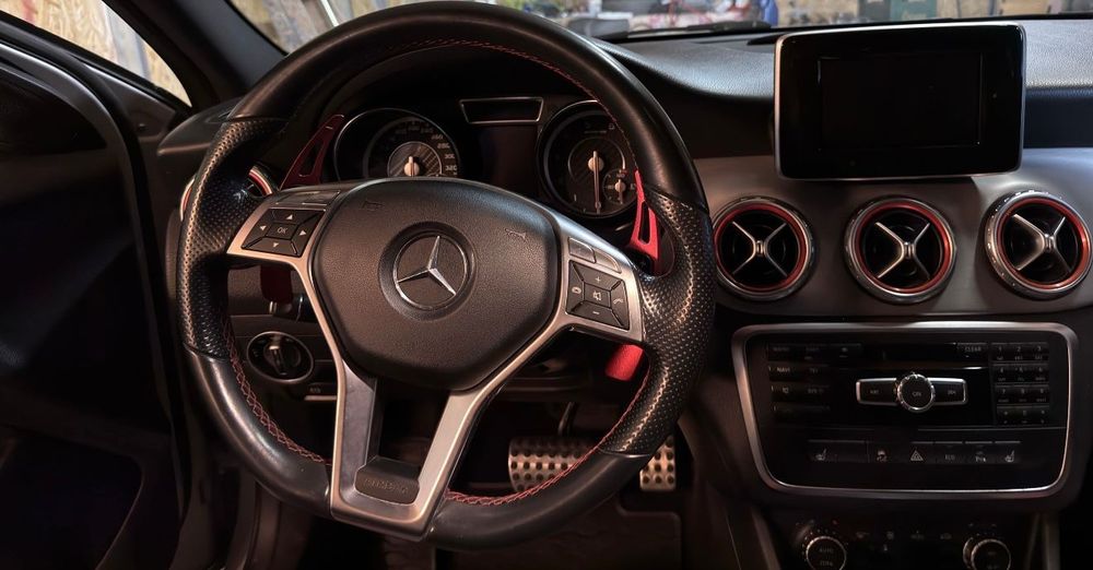 Mercedes-AMG GLA 45 4MATIC | 2014 | 400 CP | 160.000 km | FULL OPTION