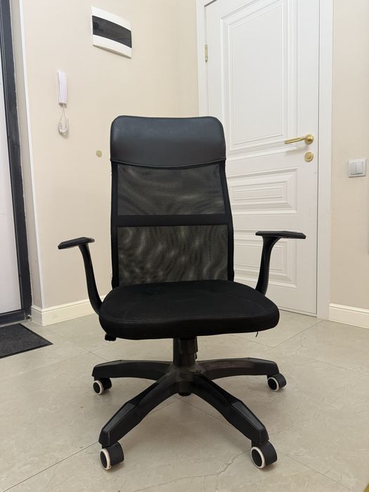 Продам кресло рабочее