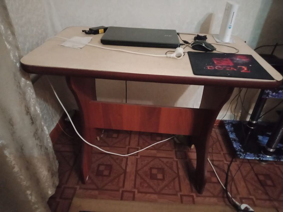 Продам стол обеденный