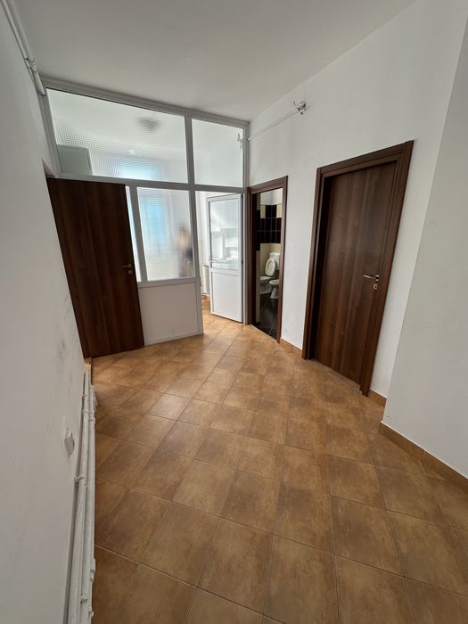 Inchiriez Birou , Garaj (spatiu depozitare)