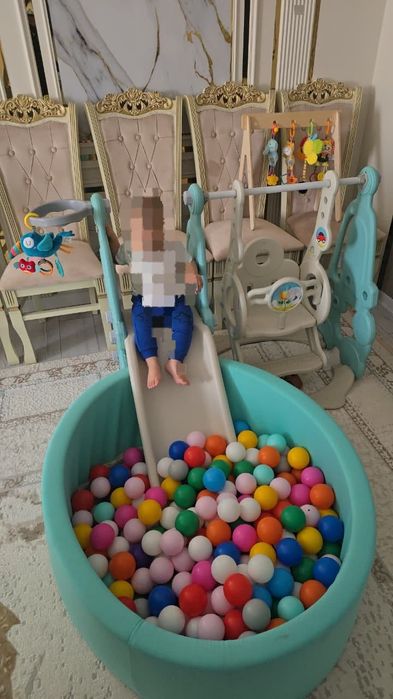 Срочно продам детский качеля с бассейном