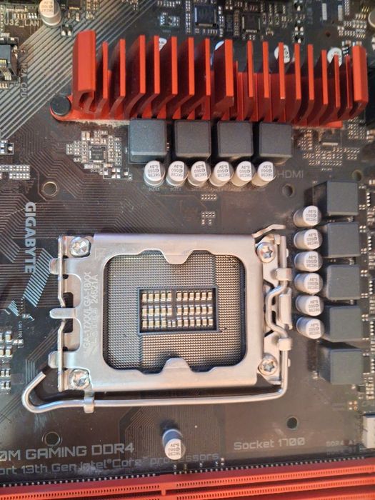 материнка GIGABYTE B760M Gaming DDR4