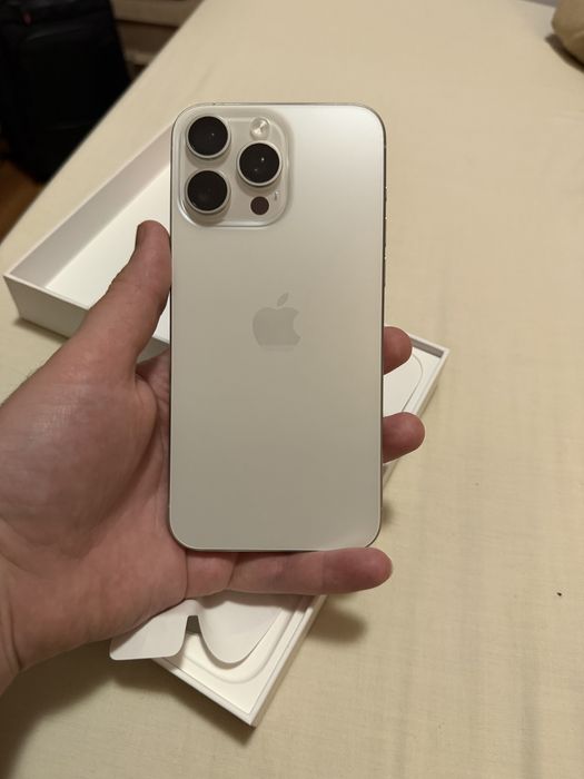 Iphone 15 pro max White Titanium.