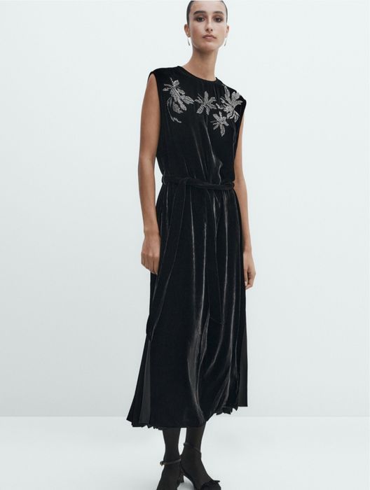 Rochie  Massimo Dutti din catifea neagra.