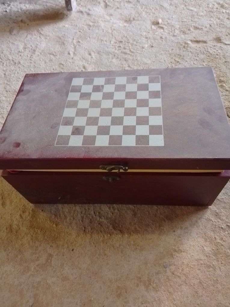 Кутия за вино плюс шах