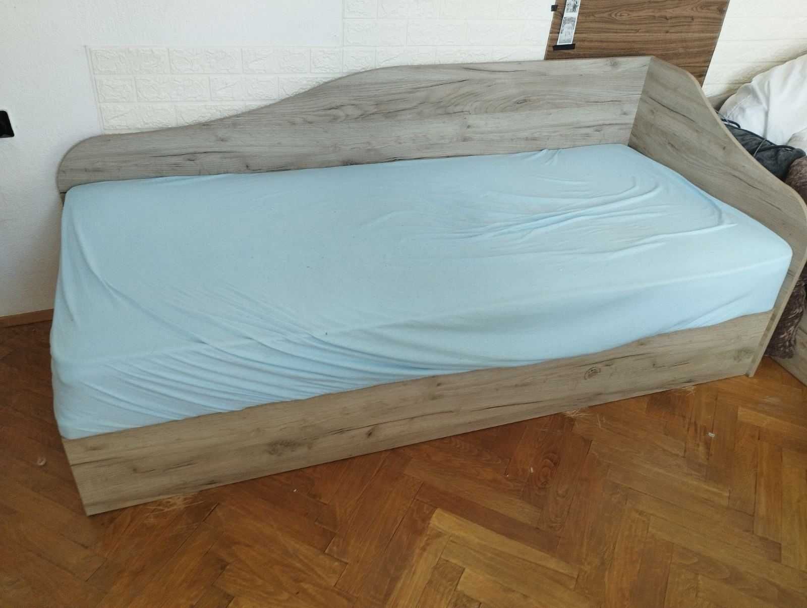 Легло с повдигащ механизъм плюс еднолицев матрак 150лв за бр