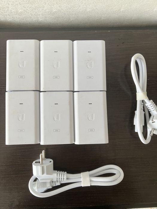 PoE адаптер Ubiquiti Gigabit POE-24-12W-G