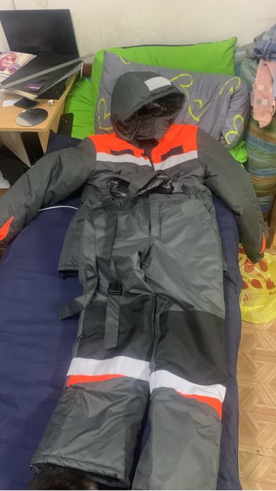 Спецовка зимняя и ботинки