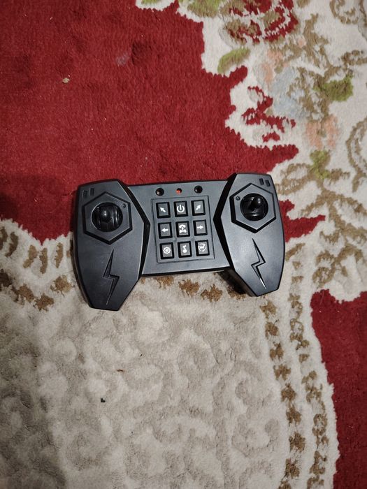 Electron mashina pulti va soat. Mashq qiluvchi. Naushnik. Smart soat.