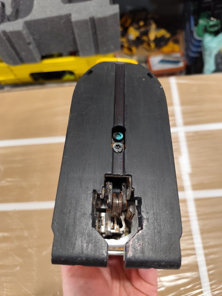 Като НОВО акумулаторен прободен трион зеге Девалт DeWALT DCS335