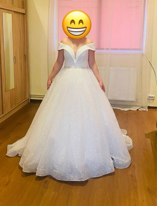 Vand rochie de mireasa