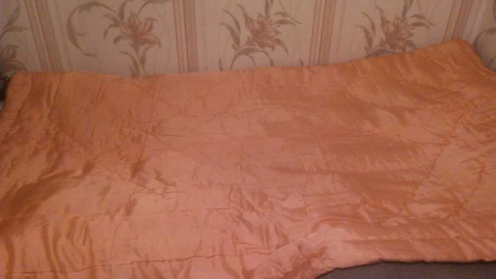 Одеяло из верблюжьей шерсти  1,5 спальное.