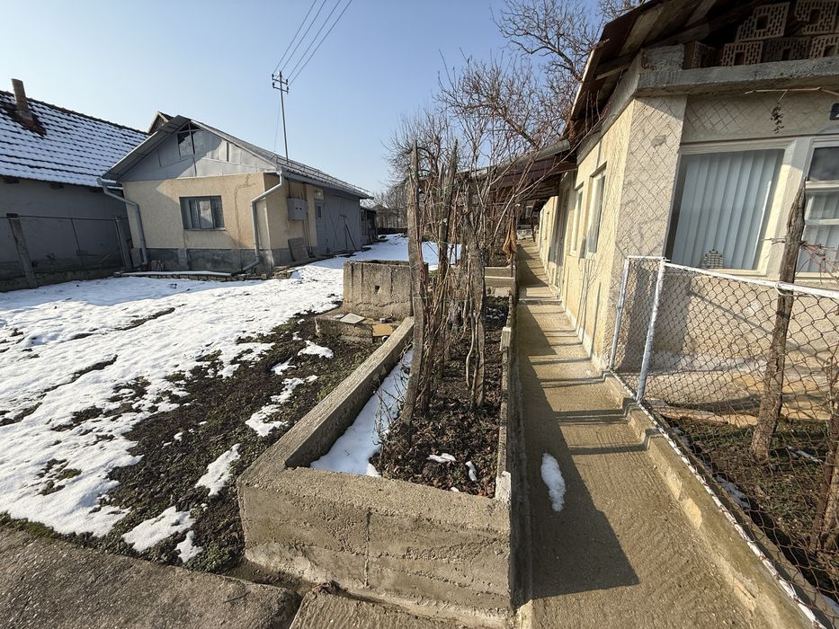 Casa in localitatea Coseiu la strada principala