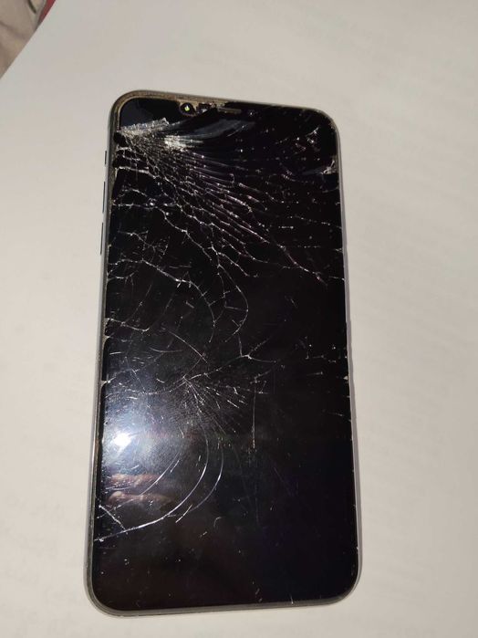 Iphone 11 pro max pt piese Caut cumpărător din Bacău sau sa vina în bc