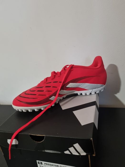Ghete pentru fotbal Adidas predator